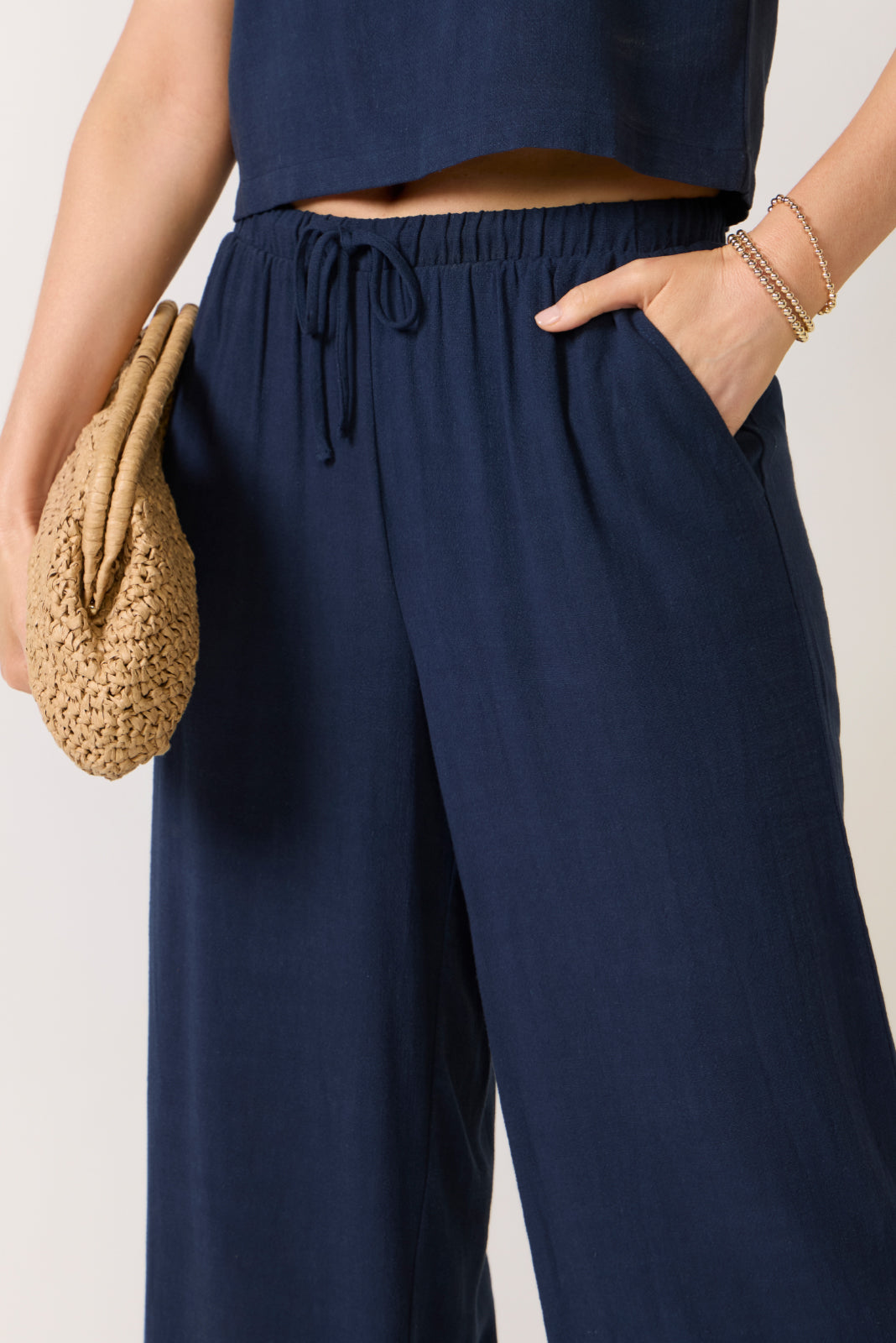 Z Supply Soren Pant in Eclipse - detail view
