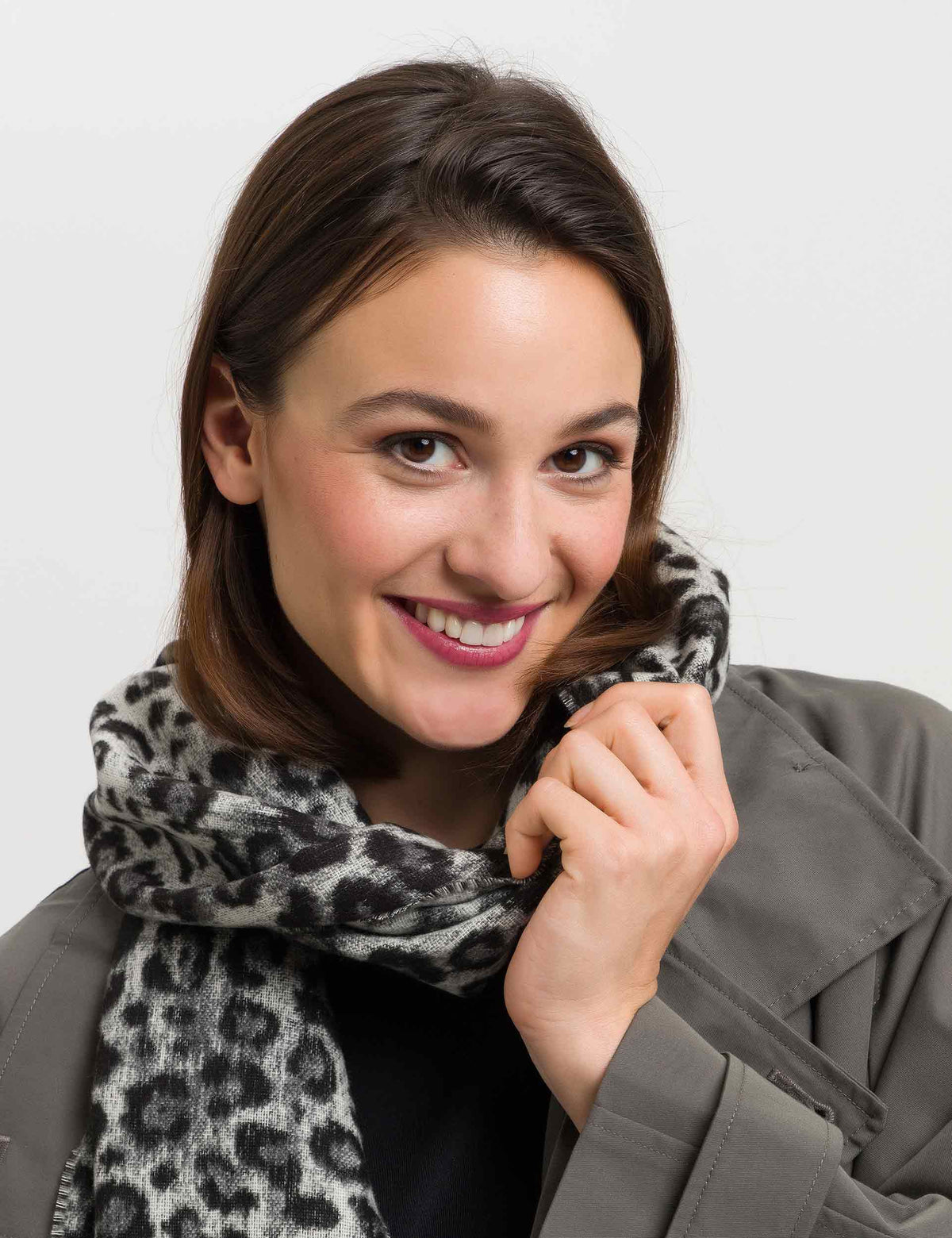 Nouveau Leo Cashmink Scarf: Camel
