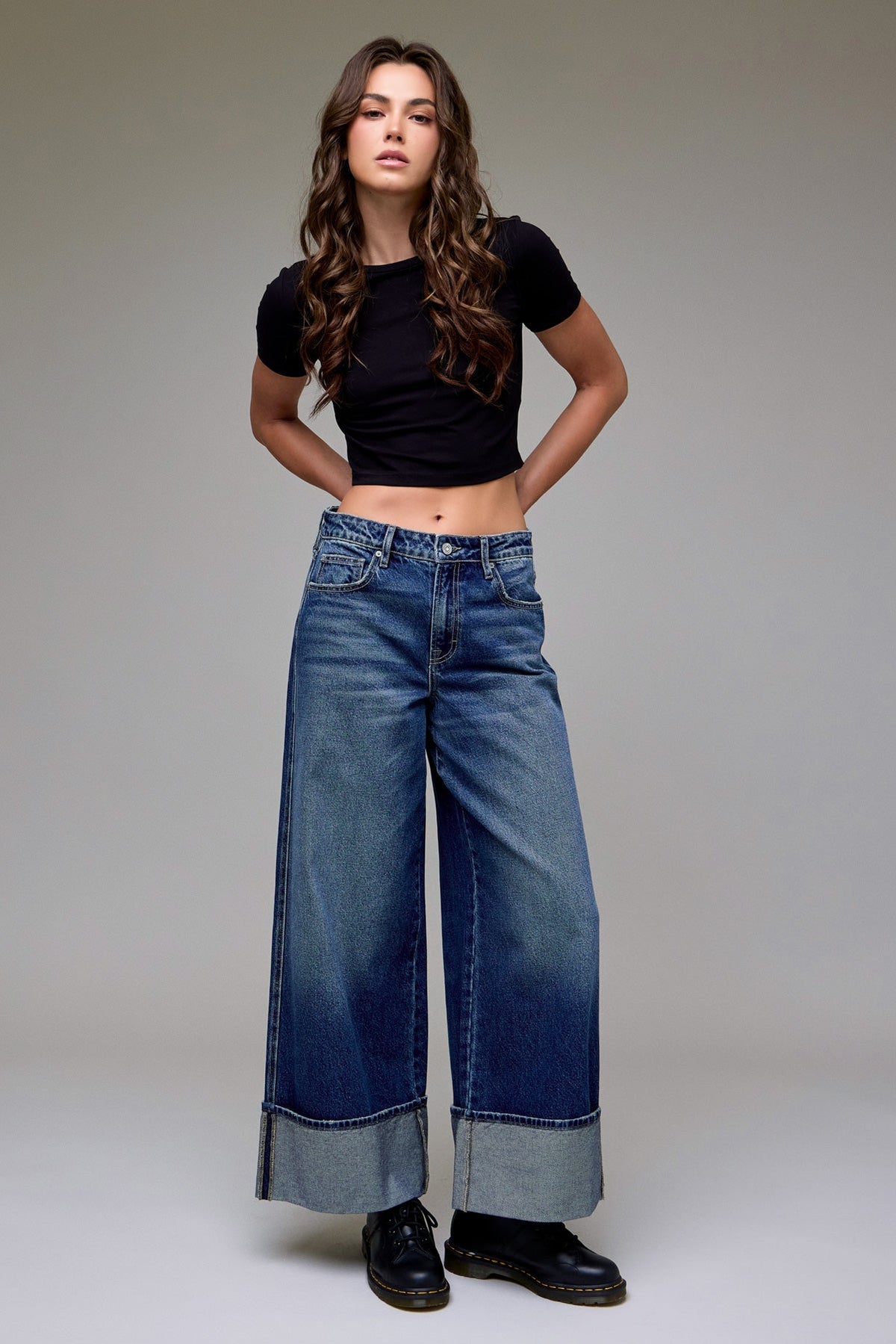 Hidden Nori Cuffed Wide Leg Jean in Dark Wash - detail