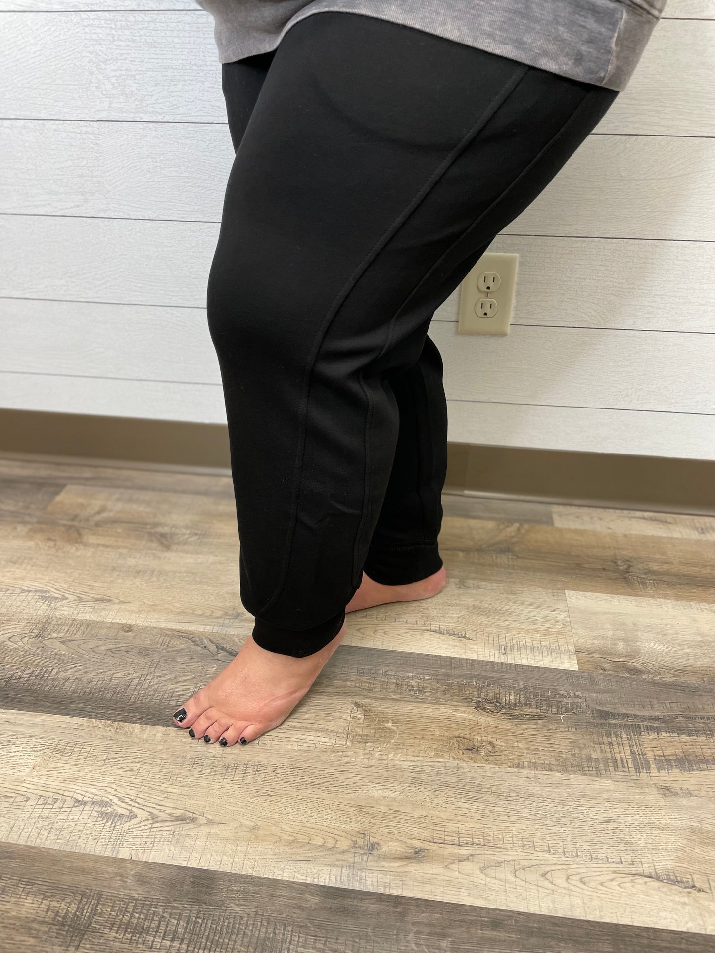 Curvy Elevated Contrast Jogger
