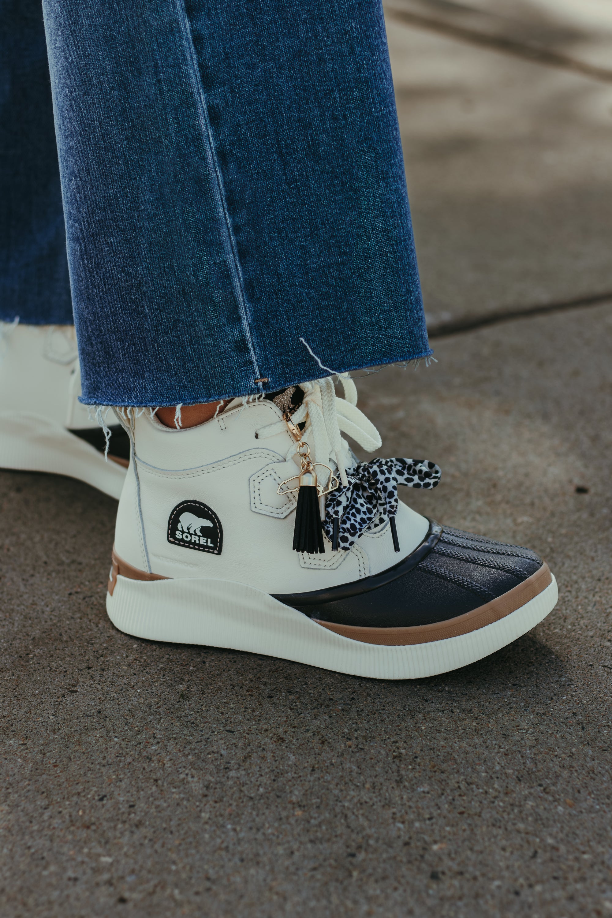 SOREL Out N About IV Classic Charm Boot - Snow/Black