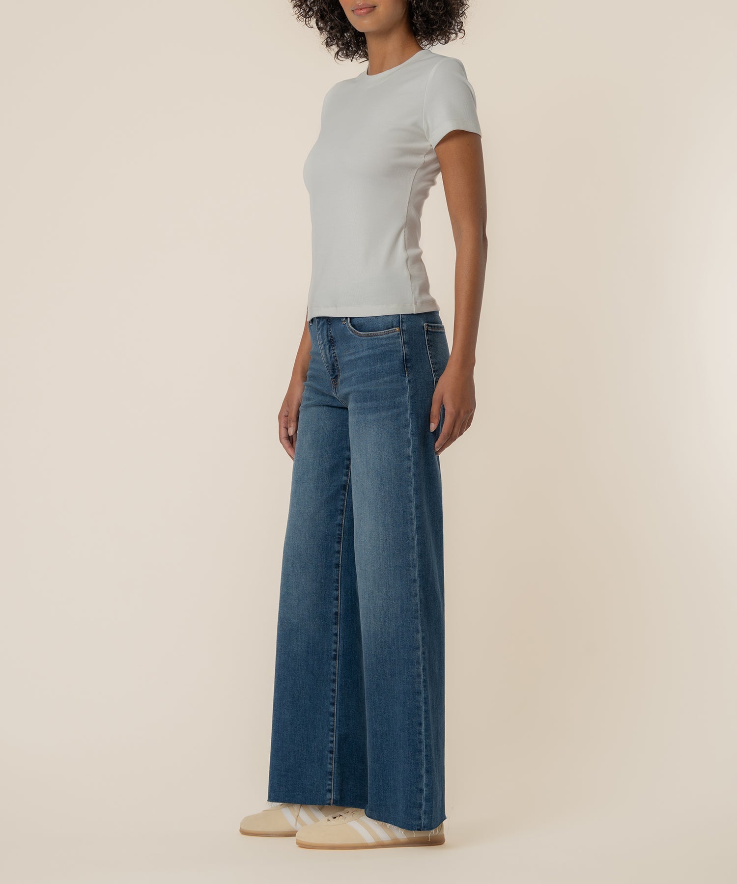 Kut from the Kloth Langley Short Sleeve Rib Top in White, side view