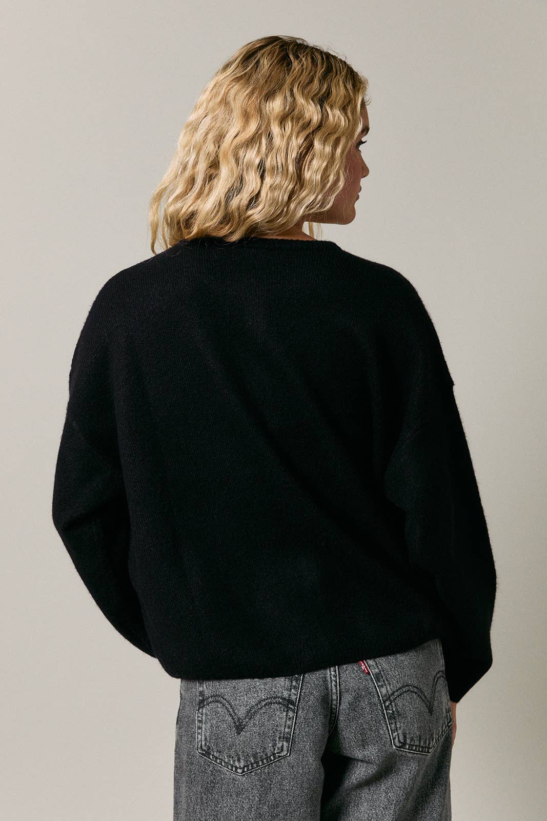 LE LIS Crew Neck Sweater Cardigan - Black