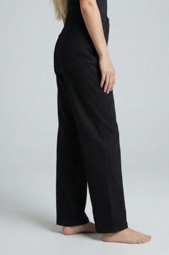 Back view of the APNY Barrel Leg Ponte in Black