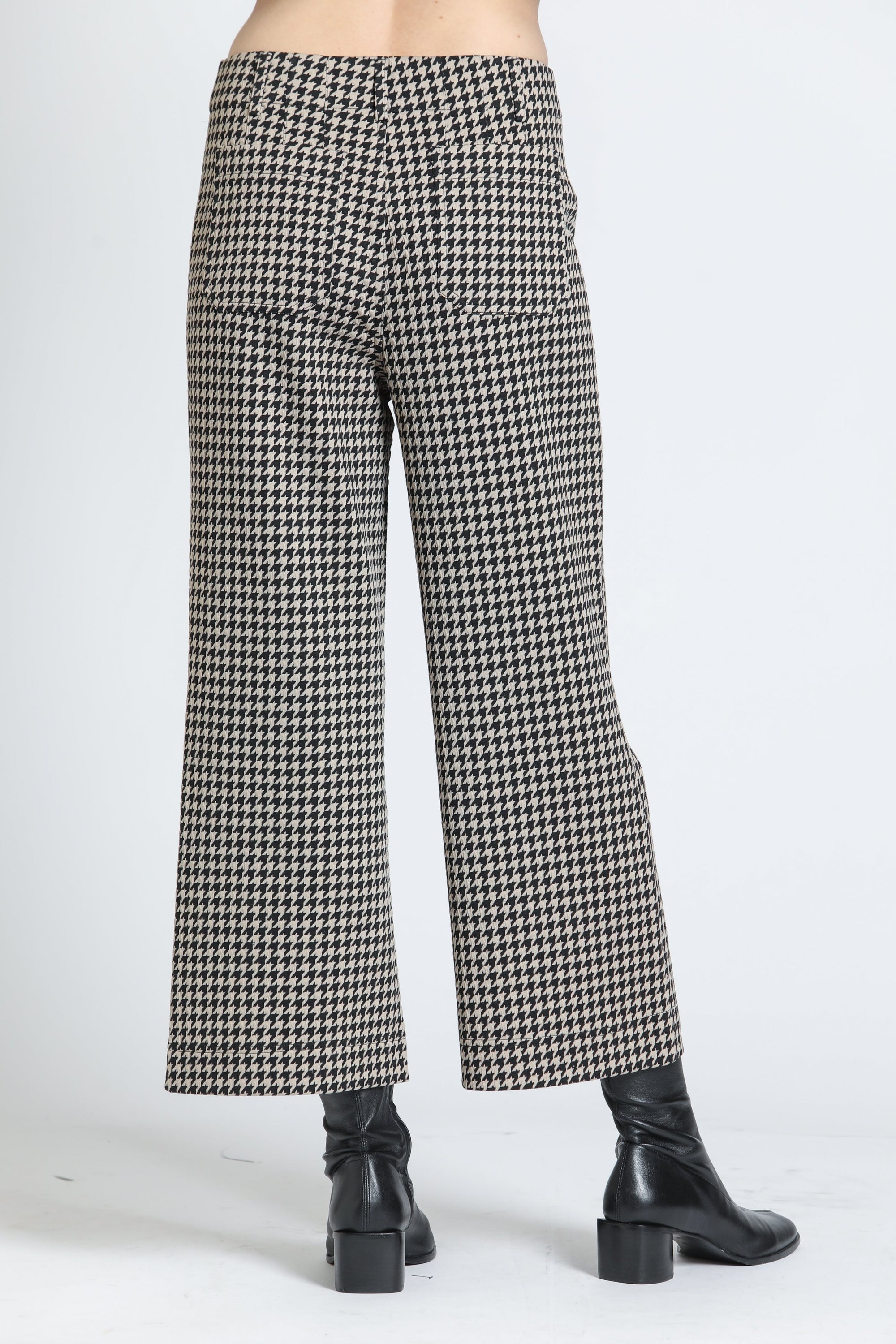 Close-up of the patch pocket detail on the APNY Wide Leg Crop Pant