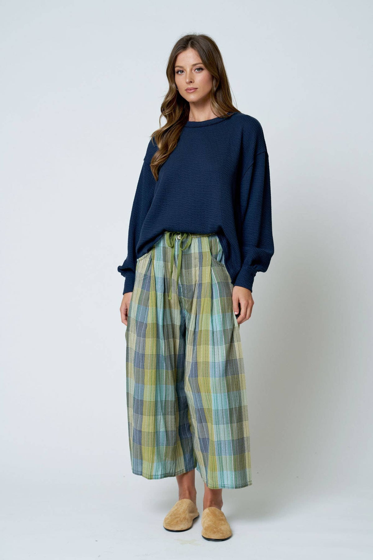 Blu Pepper Textured Exposed Seam Long Extended Sleeve Knit Top - Navy additional view