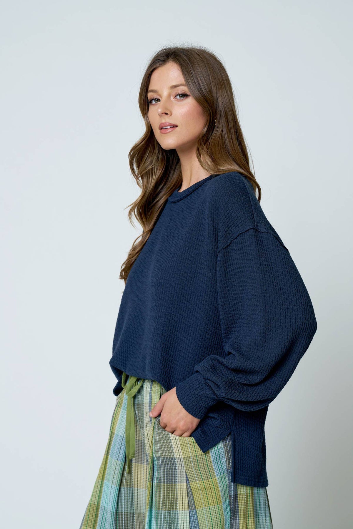 Blu Pepper Textured Exposed Seam Long Extended Sleeve Knit Top - Navy detail view