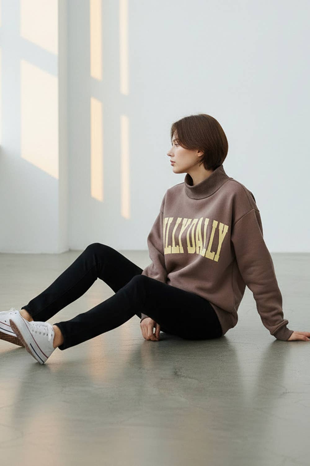 Bucketlist Dilly Dally Mockneck Sweatshirt - Coffee
