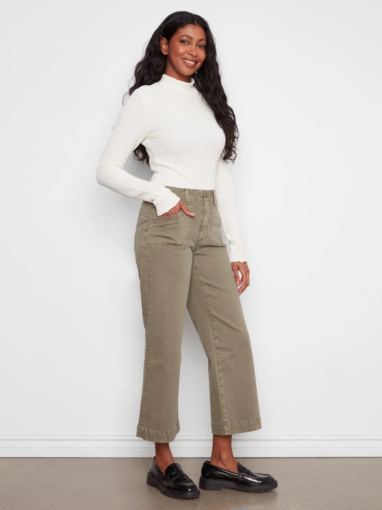 Detail view of the patch pockets on the Charlie B Cropped Wide Leg Patch Pocket Pant in Verveine.