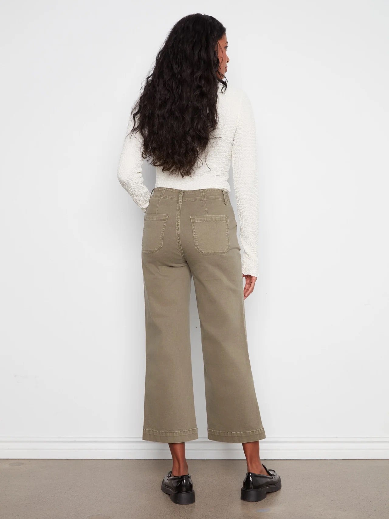 Back view of the Charlie B Cropped Wide Leg Patch Pocket Pant in Verveine.