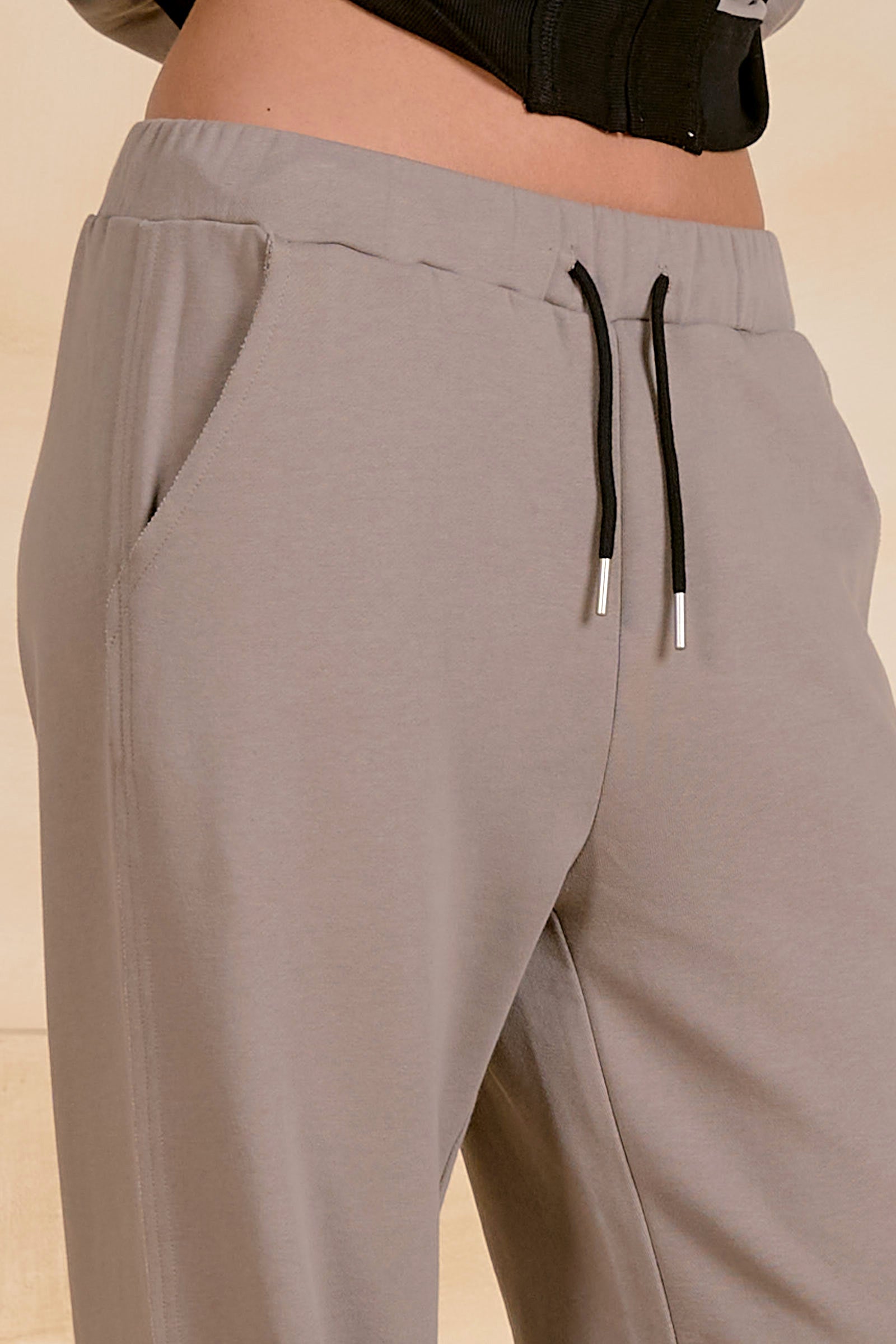 Close-up of the drawstring waistband on the Elan Drawstring Pant