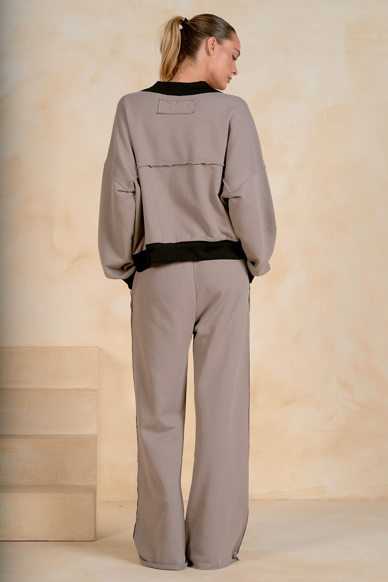 Close-up of the zip-front closure on the Elan Jacket W/Pocket