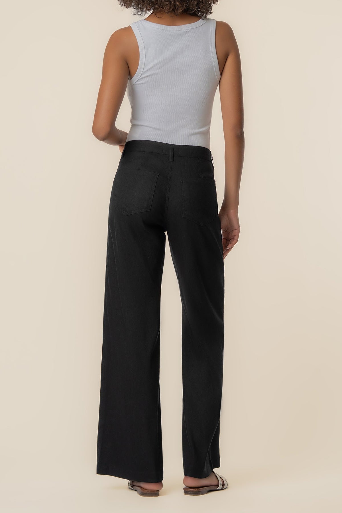 Back view of the KUT Meg Wide Leg Linen Trouser in Black